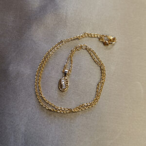Tiny oval pendant 1